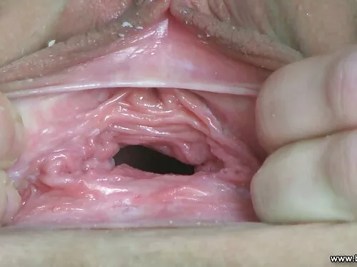 சிறிய மார்பகங்களுடன் ...