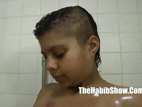 சிலிகான் மார்பகங்களை ...