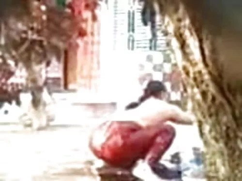 அந்தப் பெண் தன் தோழி ...