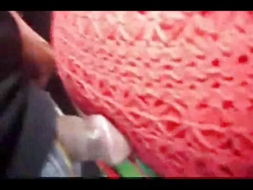 பெரிய மார்பகங்களை உட ...