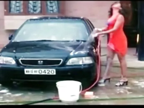 பொதுவெளியில் காதலிக் ...