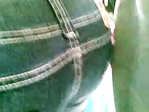 அந்தரங்க ஹேர்கட் கொண ...